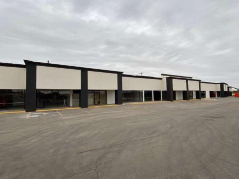 819 NW 12th, Moore, Ok retail space for lease- exterior photo3