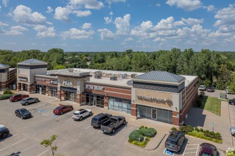 Shoppes at Fox Lake retail space for lease  in Edmond, OK exterior building photo 