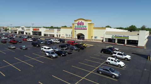 Walnut Square retail space for lease Oklahoma City, Ok exterior photo