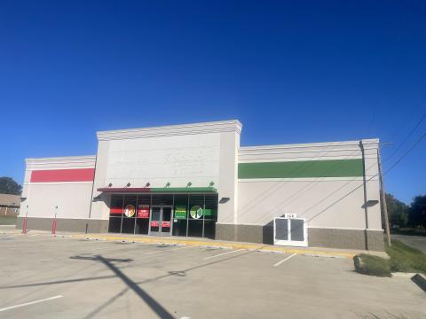 freestanding retail building for sublease Wynnewood, OK exterior photo