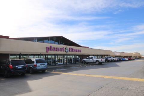 Almonte Shopping Center retail space for lease in Oklahoma City exterior photo1