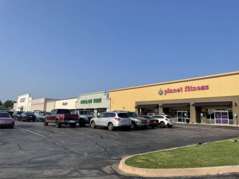 retail space for lease NW expressway, Oklahoma City, Ok exterior west bldg