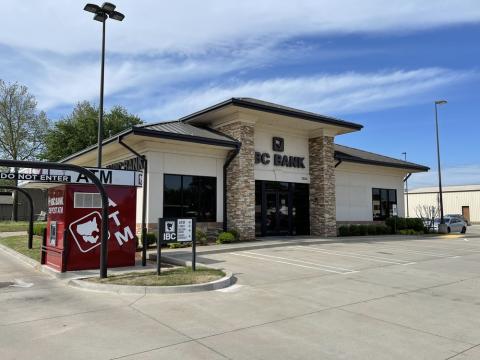 Occupied retaill building for Sale - Elk city, Ok exterior photo