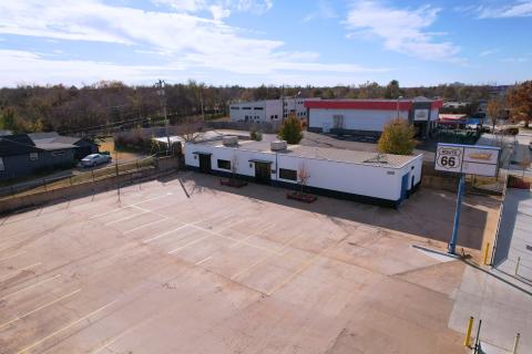 freestanding building for Sale, retail, office or restaurant NW 39th St, Oklahoma City, OK exterior photo
