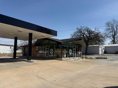 service station/retail building for sale Ada, OK exterior photo