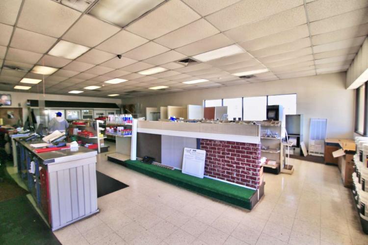 south Oklahoma City, Ok industrial building for lease showroom photo