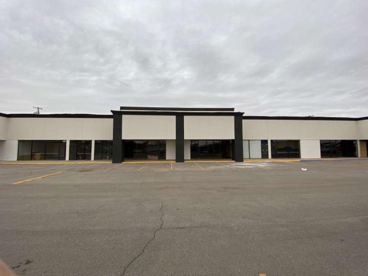 819 NW 12th, Moore, Ok retail space for lease- exterior photo
