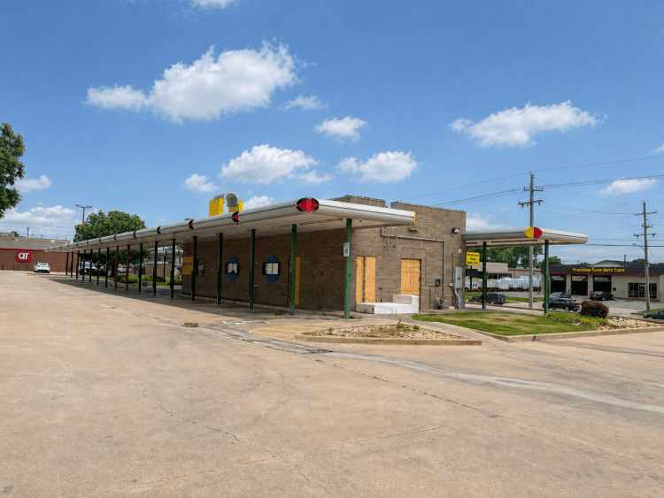 former sonic for sale or lease, Tulsa, OK exterior photo