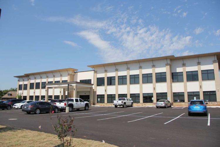 former pharmacy space available for lease in NW Oklahoma City, OK exterior photo