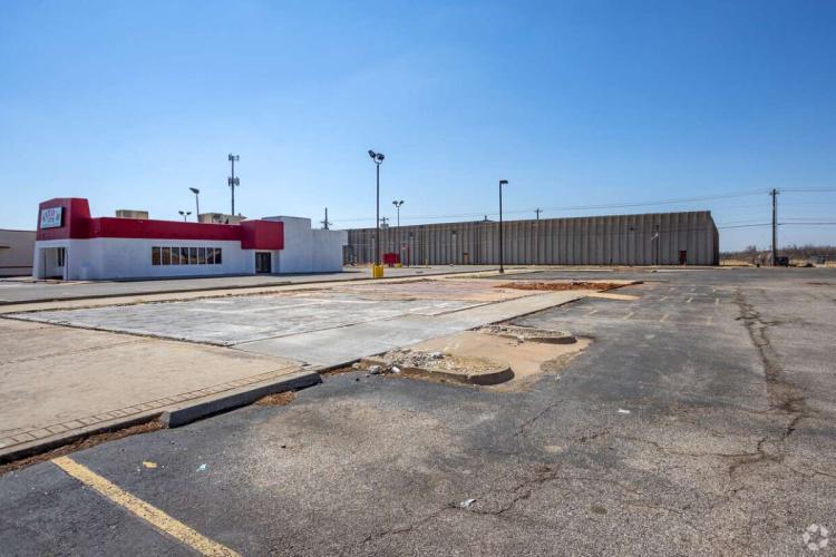 former Rib Crib restaurant for retail or office Land for ground lease or Build to Suit- Oklahoma City, OK exterior photo