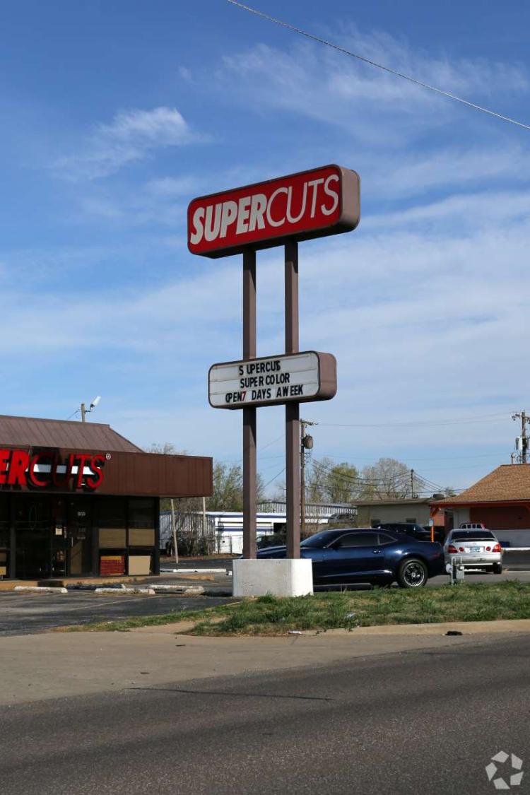 freestanding salon barbershop building for lease In Midwest City, OK pylon photo