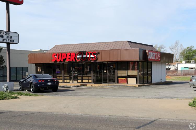 freestanding salon barbershop building for lease In Midwest City, OK exterior photo2