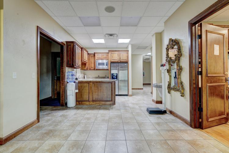 retail or office building for lease or sale Kingfisher, OK photo