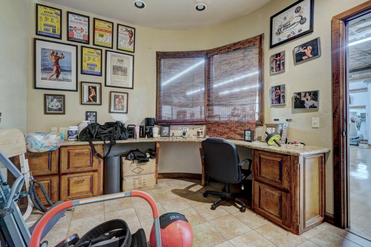 retail or office building for lease or sale Kingfisher, OK photo