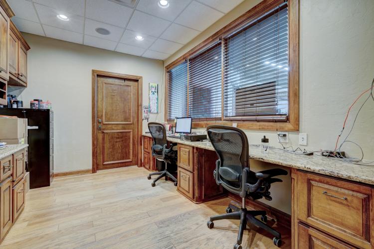 retail or office building for lease or sale Kingfisher, OK photo