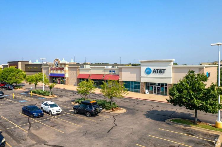 retail space for lease North Oklahoma City, OK exterior photo