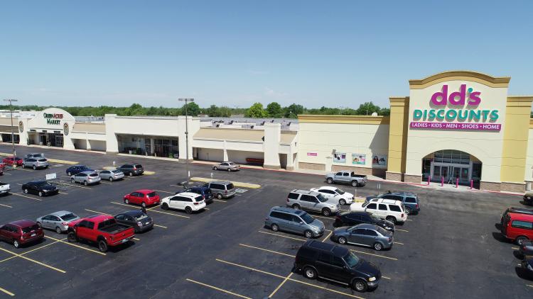 Walnut Square retail space for lease Oklahoma City, Ok exterior photo