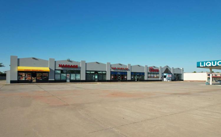 strip center for lease Bethany, OK exterior photo