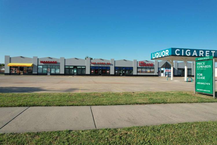 strip center for lease Bethany, OK exterior photo