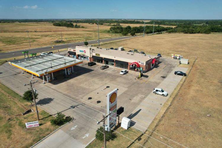 strip center retail space for lease west Edmond, OK aerial2