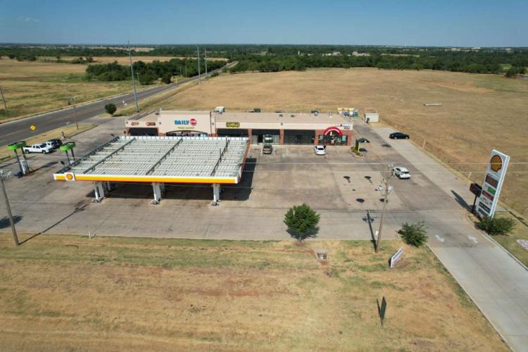 strip center retail space for lease west Edmond, OK aerial3