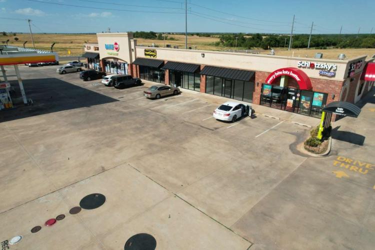 strip center retail space for lease west Edmond, OK - exterior photo5