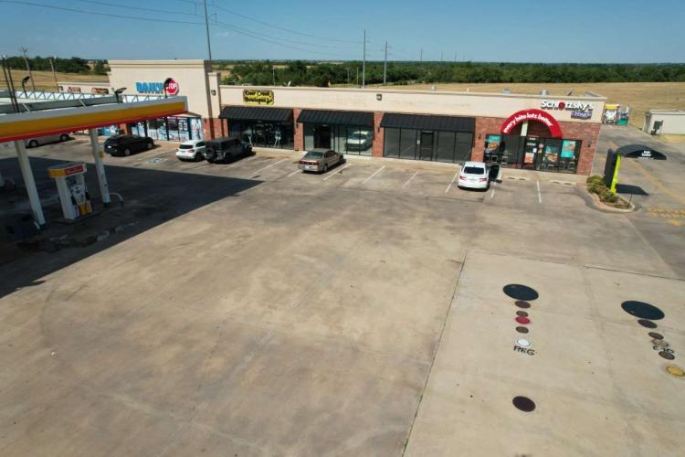 strip center retail space for lease west Edmond, OK - exterior photo6