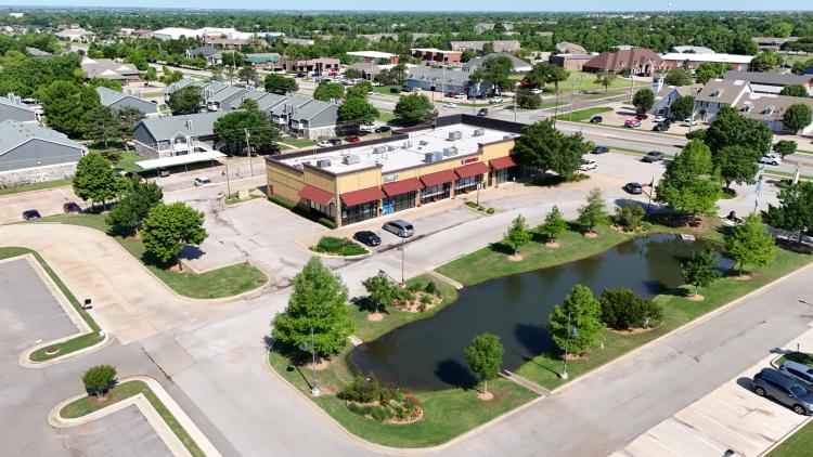 retail space for lease Edmond, Ok exterior photo