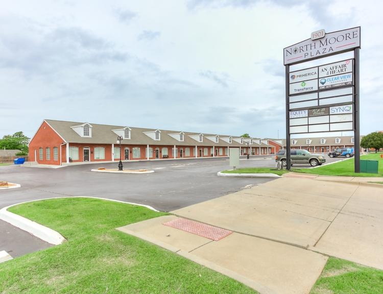 space for lease retail / office Shopping Center, Moore Ok exterior photo 