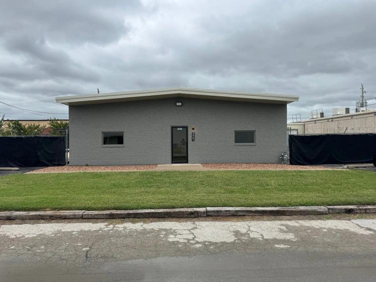 Industrial / Flex Building - For Lease