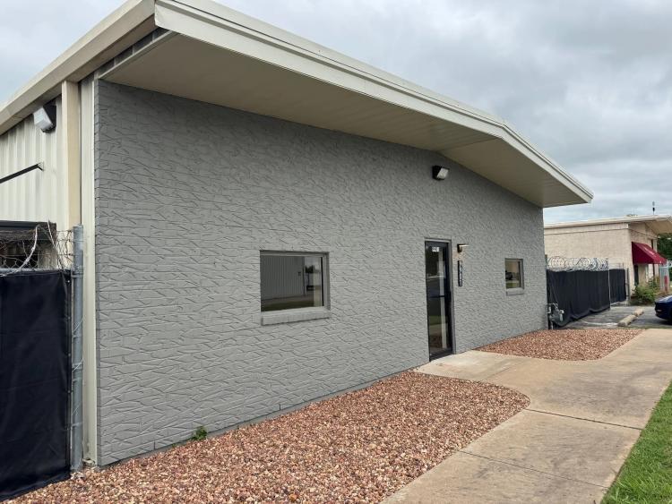 Industrial / Flex Building - For Lease