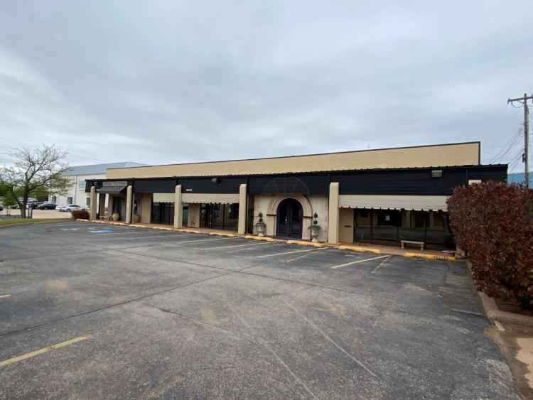 retail space for lease N Western Ave, Oklahoma City, OK exterior photo
