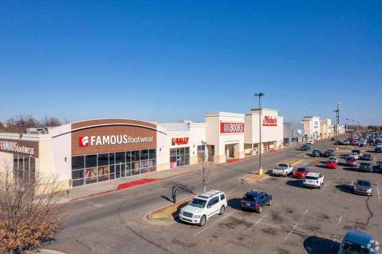 retail space for lease south Oklahoma City, OK exterior photo-2