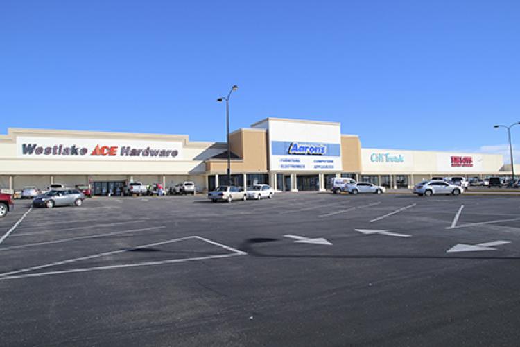Town & Country retail space for lease Midwest City, OK exterior photo3