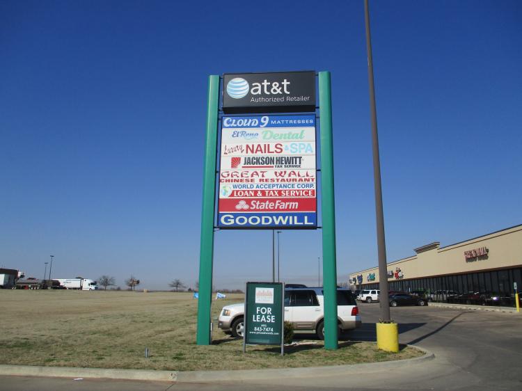 El Reno Shopping Center retail space for lease in El Reno, OK exterior pylon signage photo