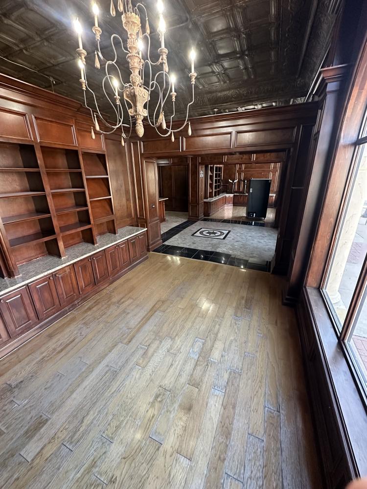 retail or office building for lease or sale Kingfisher, OK photo