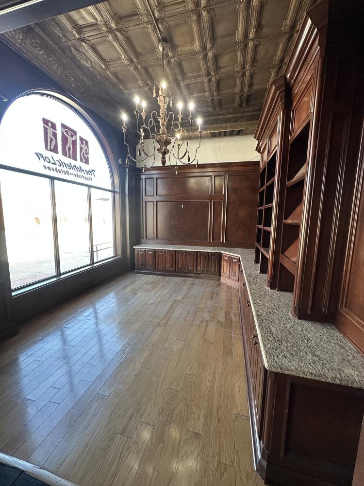 retail or office building for lease or sale Kingfisher, OK photo