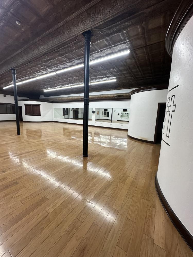 retail or office building for lease or sale Kingfisher, OK photo