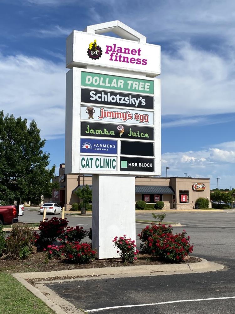 Alameda Square retail space for lease Norman, OK pylon