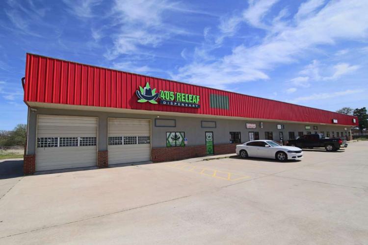retail space for lease endcap in north west Oklahoma City, Ok exterior photo2