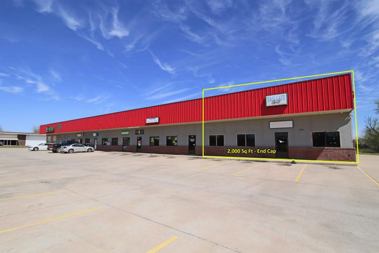 retail space for lease endcap in north west Oklahoma City, Ok exterior photo