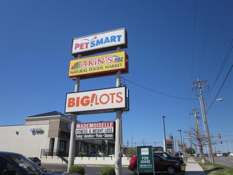 Mayfair Place retail space for lease Oklahoma City, Ok pylon photo