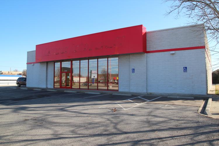 Former Advance Auto in Midwest City, OK for sublease - building photo-3