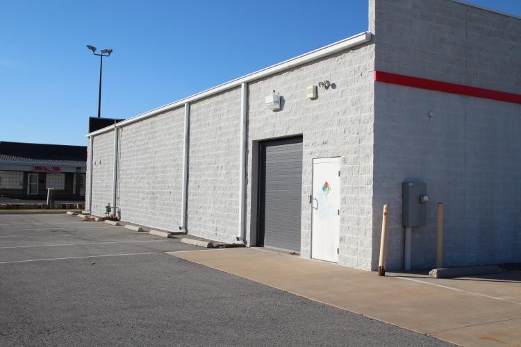 Former Advance Auto in Midwest City, OK for sublease - back of building photo