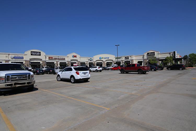 Summit Pointe Plaza retail space for lease Oklahoma City, OK exterior photo