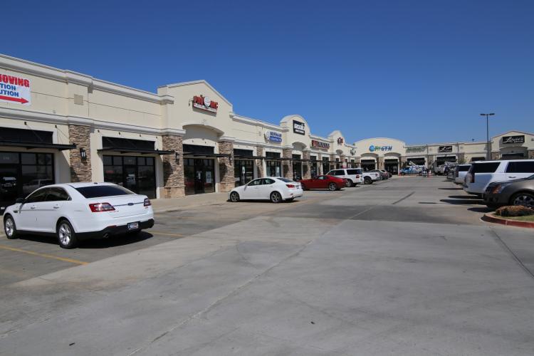 Summit Pointe Plaza retail space for lease Oklahoma City, OK exterior photo6