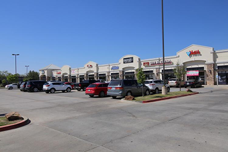 Summit Pointe Plaza retail space for lease Oklahoma City, OK exterior photo2
