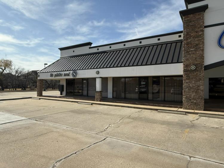 retail space for lease, Edmond, Ok exterior photo