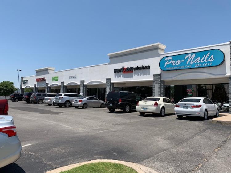 Duncan Town Square retail space for lease Duncan, Okla exterior photo strip center