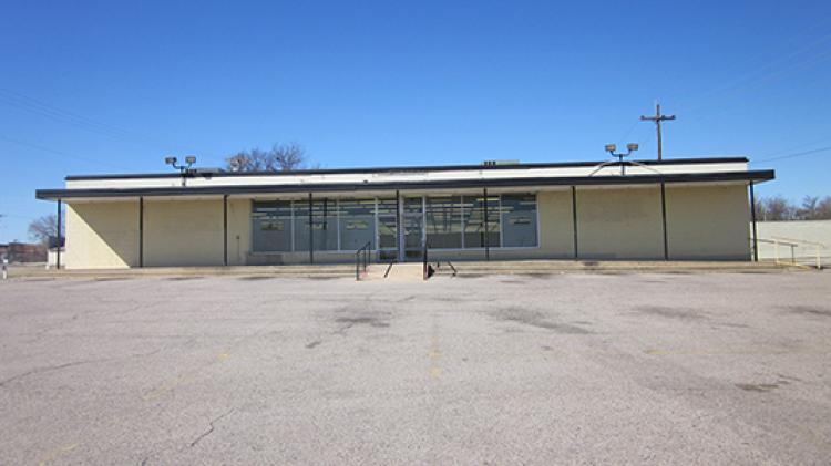 Former Dollar General Store Okemah, OK sublease retail space for lease exterior photo2